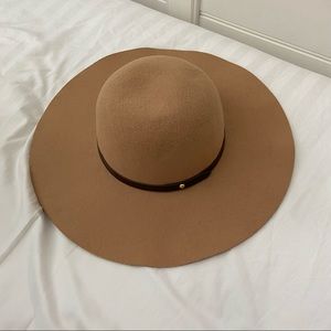 Wide brim felt hat